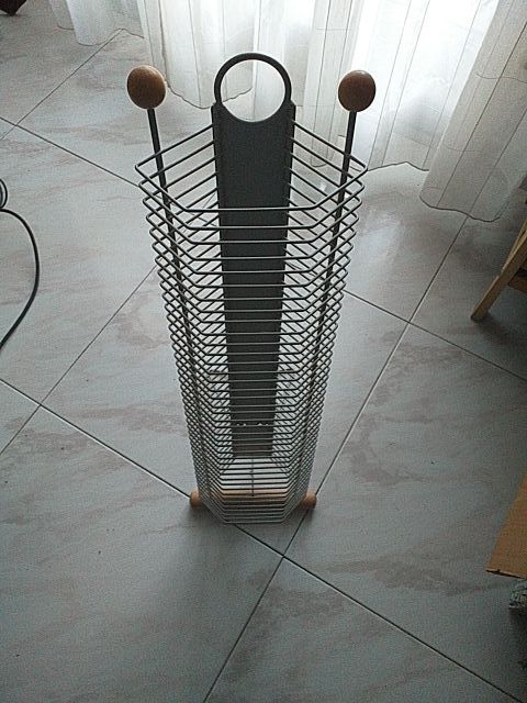 torre para cds, aluminio y madera