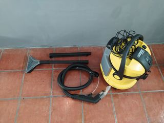 Karcher 4002 SE. Aspirador limpia tapicerias sofas de segunda mano por 2  EUR en Villagonzalo Pedernales en WALLAPOP