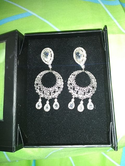 pendientes de Tuca Román