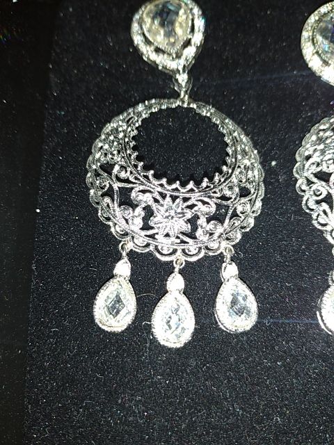 pendientes de Tuca Román