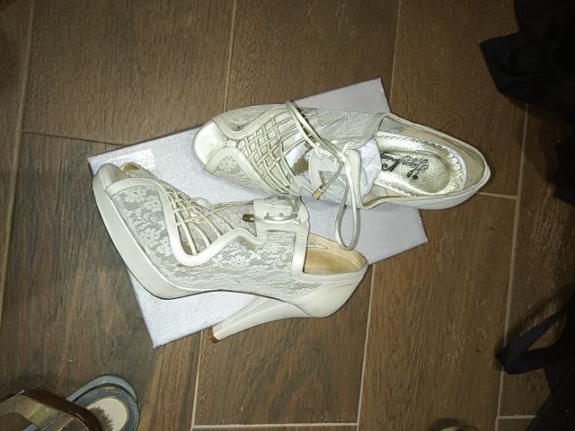 zapato de novia en piel