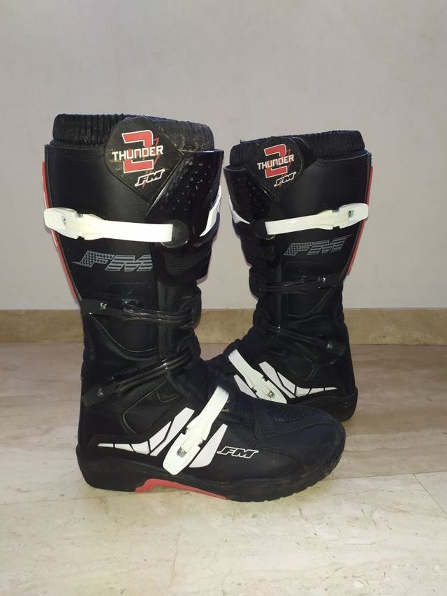 U Potrebi Za Odložite Odjeću Vjetar Je Jak Botas Cross 45 Tedxdharavi Com