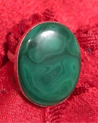 Anillo de malaquita