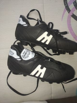 Botas futbol A\\'Marco ,talla de pie 37. de segunda mano por 20 EUR en  Sevilla en WALLAPOP