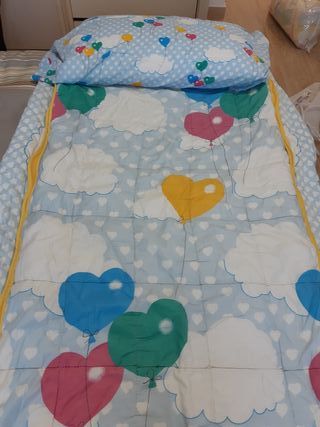 Edredón para cama de 80 cm. de segunda mano por 10 € en Sábanas Real Zaragoza de segunda mano por 15 € en Zaragoza