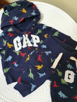 Chándal Gap de segunda mano por 12 EUR en Ferrol en WALLAPOP