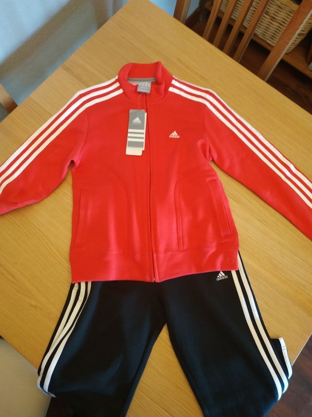 Crítico Recomendado transmisión Chándal Adidas completo nuevo con etiqueta de segunda mano por 30 € en Cabanillas del Campo en WALLAPOP Crítico Recomendado transmisión Chándal Adidas completo nuevo con etiqueta de segunda mano por 30 € en Cabanillas del Campo en WALLAPOP