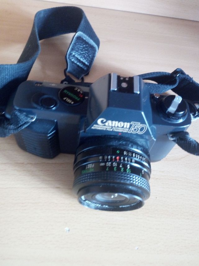 Cámara Canon T50 Reflex analógica.