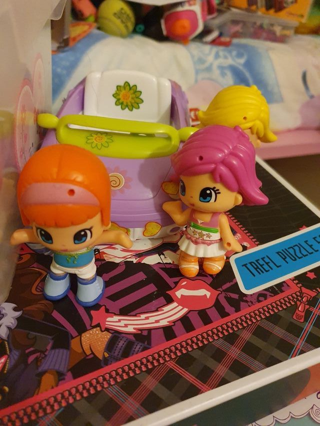 hay 10 piny pons,coche,mascotas y accesorios