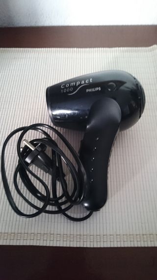 Secador de viaje Philips compact 1000 de segunda mano por 9 EUR en Terrassa  en WALLAPOP