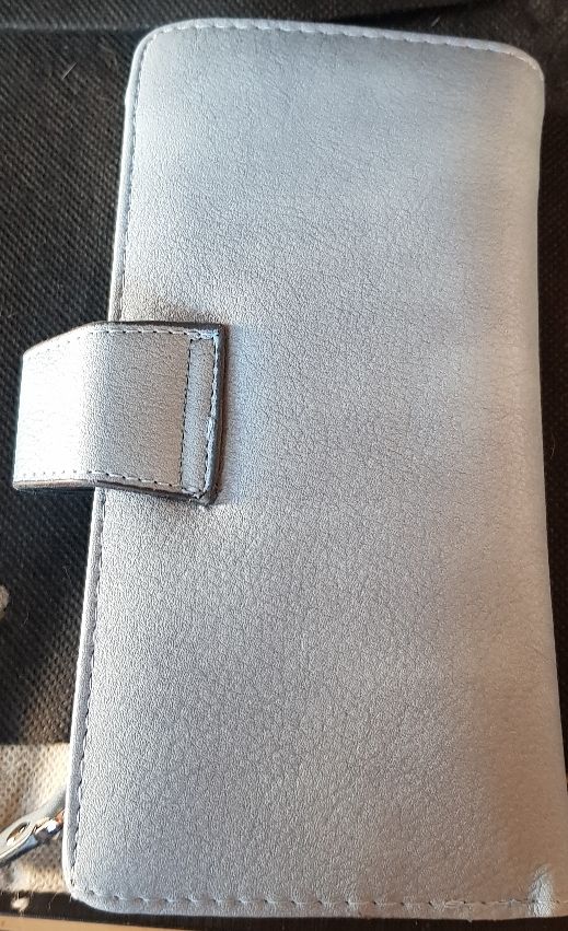 AMPLIA CARTERA DE POLIPIEL AZUL CELESTE. NUEVA