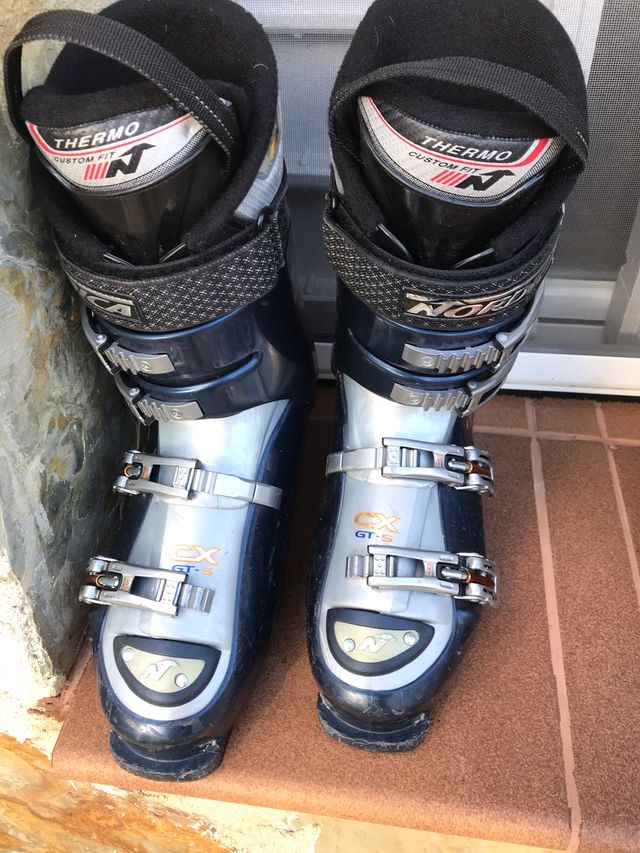 Botas de esquí. Hombre de segunda mano por 65 EUR en Segovia en WALLAPOP Botas de esquí. Hombre de segunda mano por 65 EUR en Segovia en WALLAPOP