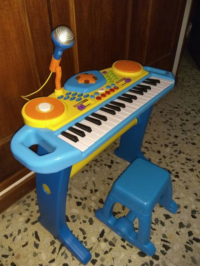 TECLADO ELECTRÓNICO CON TABURETE