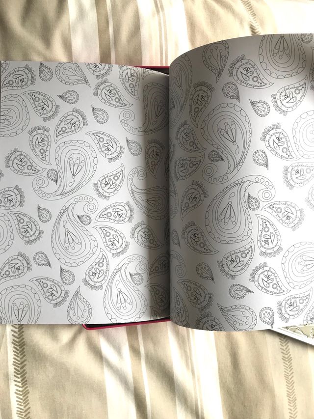 Libro Mandalas + caja latón + lápices