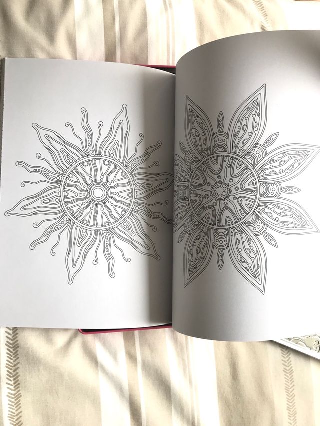Libro Mandalas + caja latón + lápices