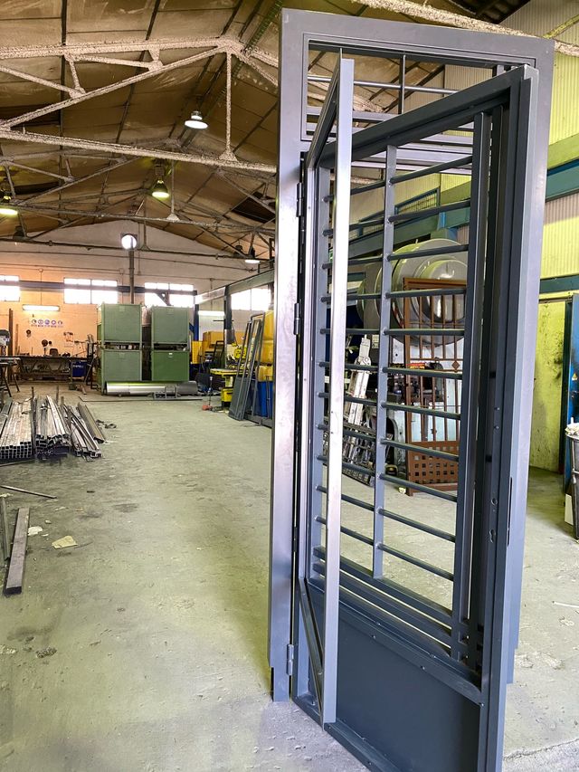 Puerta cancela chalet portal edificio