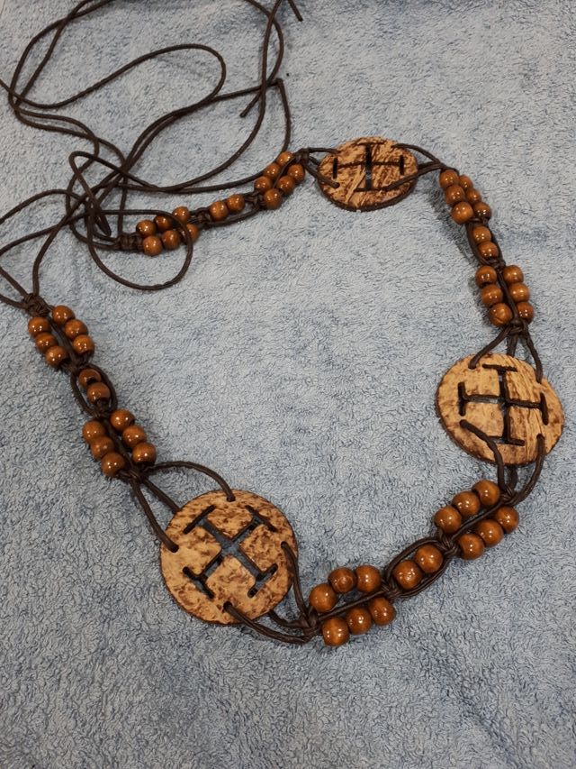 Cinturón de resina y cuero marrón