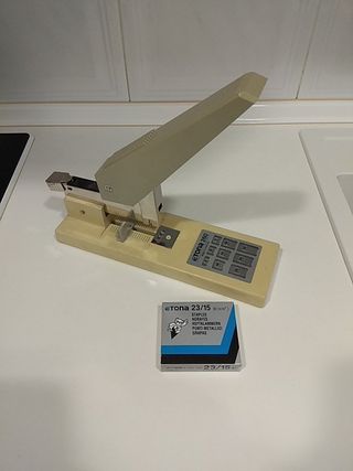 Grapadora profesional Etona 260 de segunda mano por 48 EUR en Valladolid en  WALLAPOP