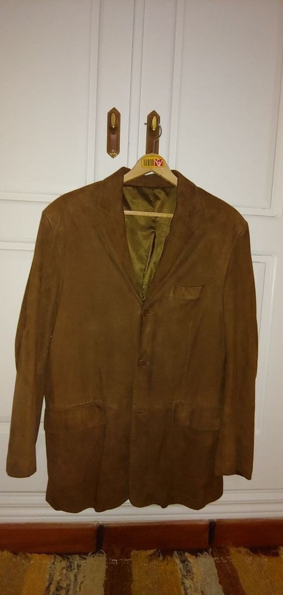 Americana de ante marrón camel