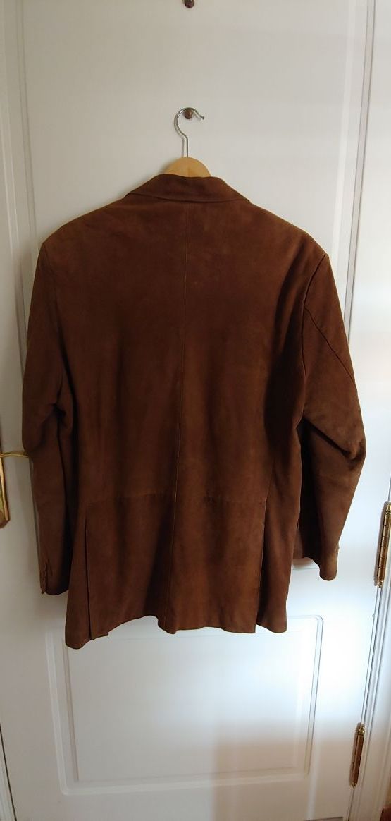 Americana de ante marrón camel