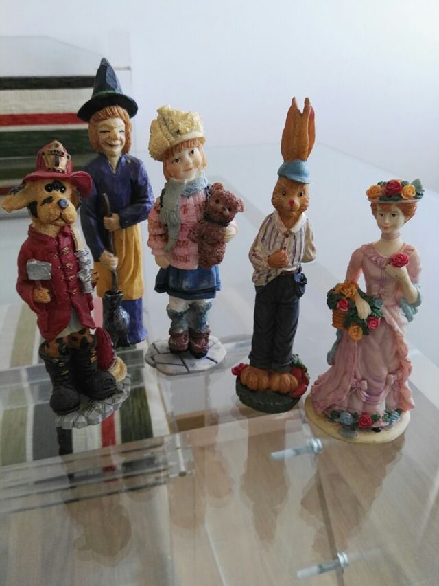 Set de figuras de resina