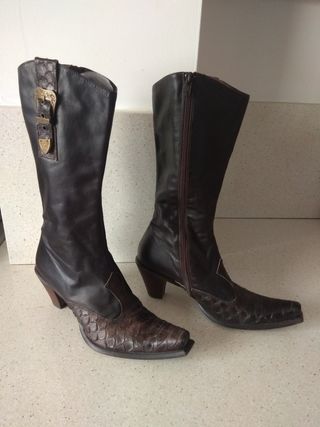 Botas FLUXÀ de piel y Cocodrilo estilo Camperas . de segunda mano por 85  EUR en Palma de Mallorca en WALLAPOP