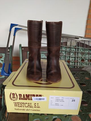 Botos Camperos (Valverde del camino 25) de segunda mano por 22 EUR en  Córdoba en WALLAPOP