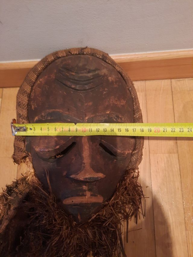 CURIOSA MÁSCARA AFRICANA