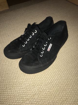 superga negras terciopelo