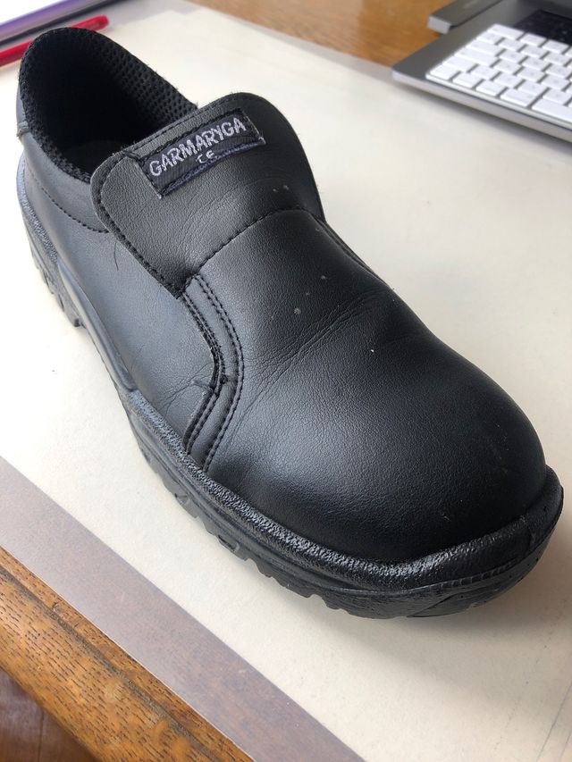 Zapatos de trabajo y de cocina de segunda mano por 25 € en Madrid en