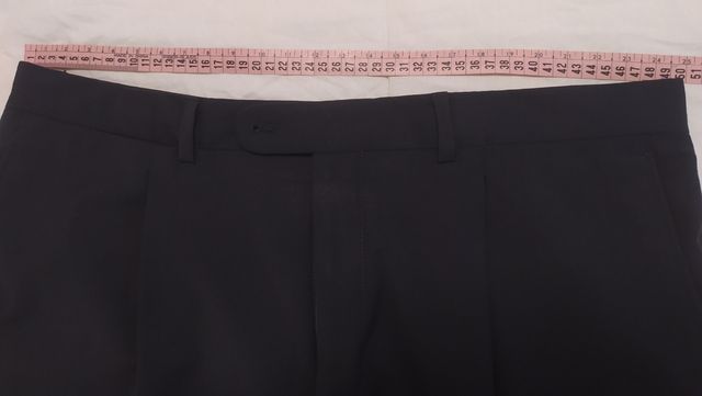 Pantalones Cortefiel talla 50 (XL)