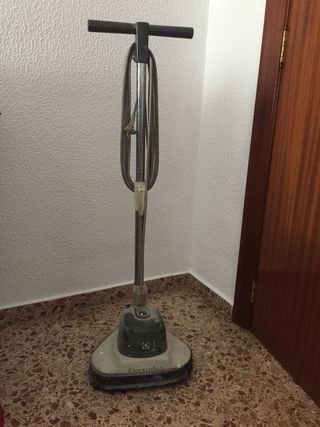 Maquina de Pulir suelos antiguo electrolux de segunda mano por 50 EUR en  Alzira en WALLAPOP