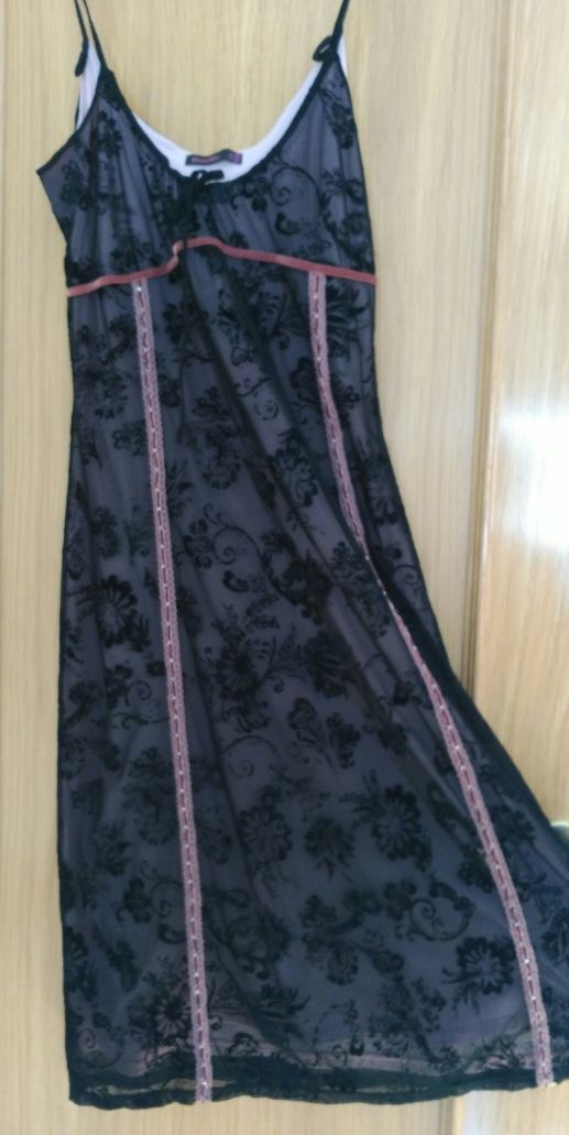 Vestido de chica, negro con transparencias