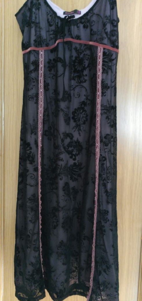 Vestido de chica, negro con transparencias