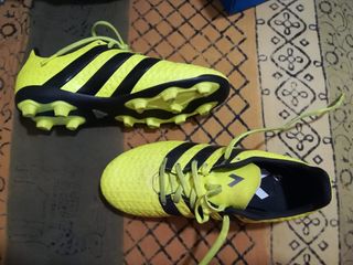 Botas de fútbol Adidas de segunda mano en Avilés en WALLAPOP Botas de fútbol para niños de segunda mano en Avilés en WALLAPOP