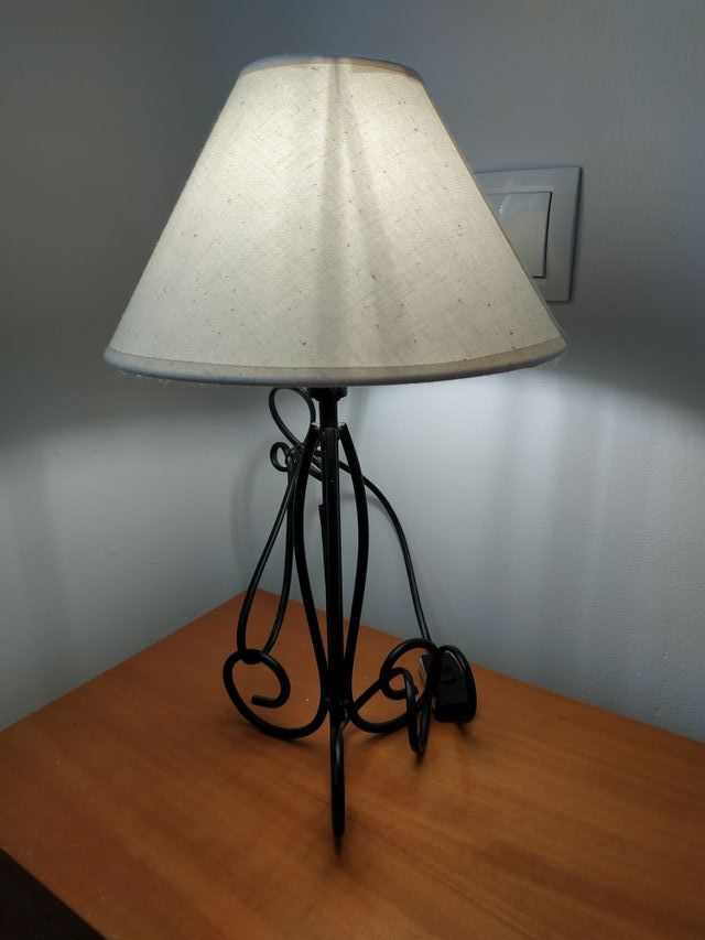 Dos lámparas negras