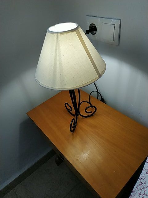 Dos lámparas negras