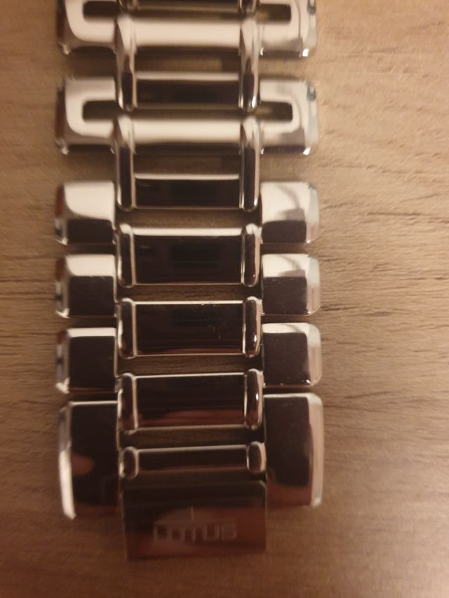 Reloj Lotus