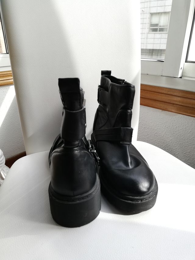 T38. Botines negros Bershka. Estilo moteros