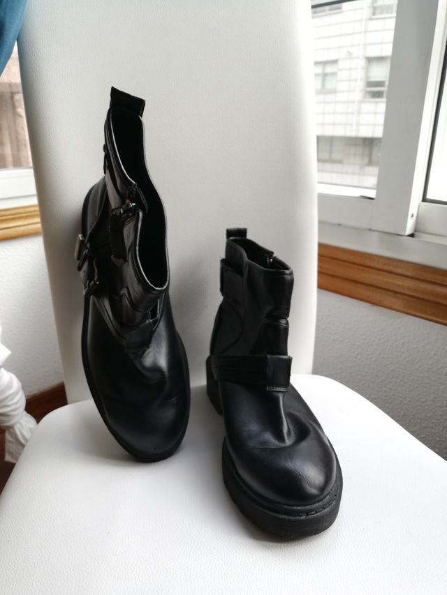 T38. Botines negros Bershka. Estilo moteros