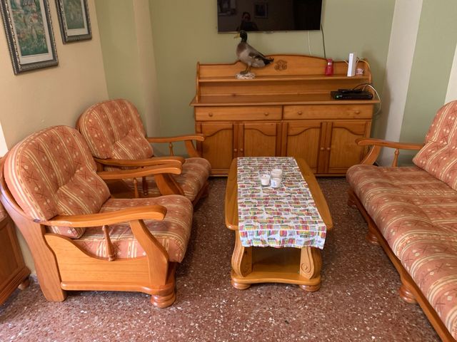 Sofá tresillo aparador, mesa de centro y mesa TV de segunda mano por 50