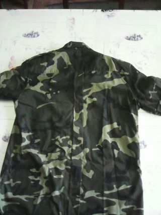 Ropa militar original de segunda mano por 8 EUR en Ourense en WALLAPOP