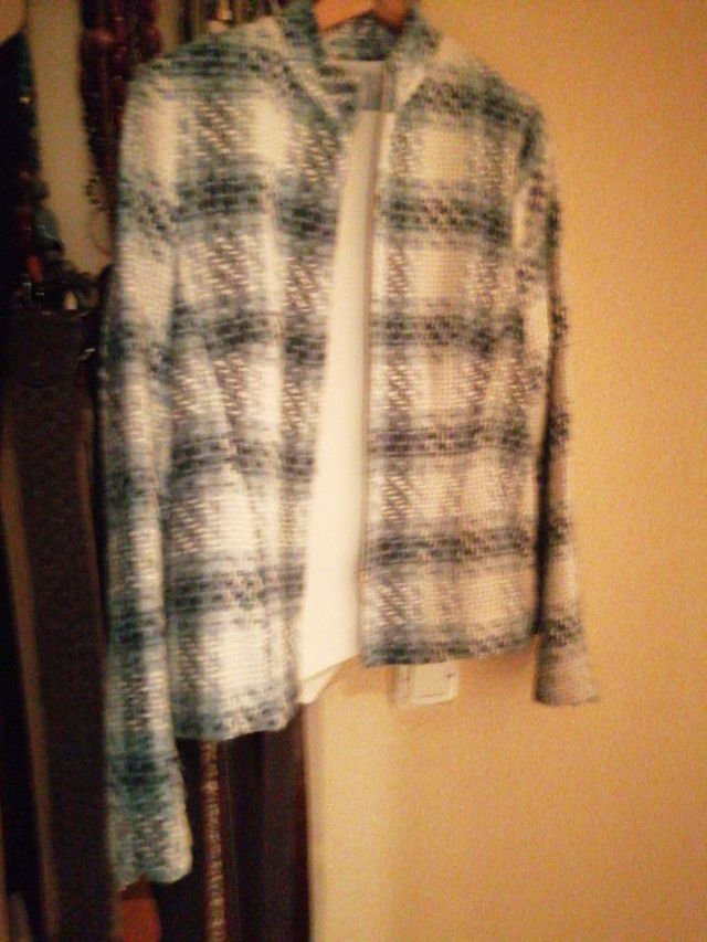 chaqueta de cuadros blanco y azul claro