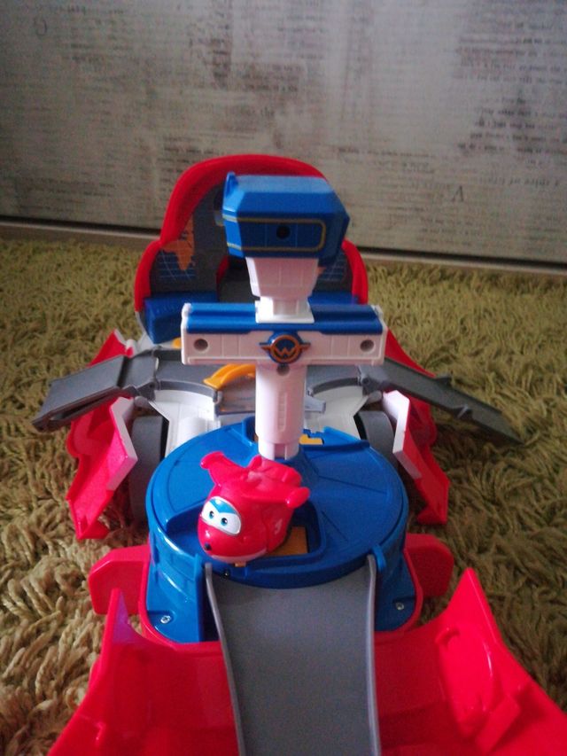 Avion de los SUPERWINGS