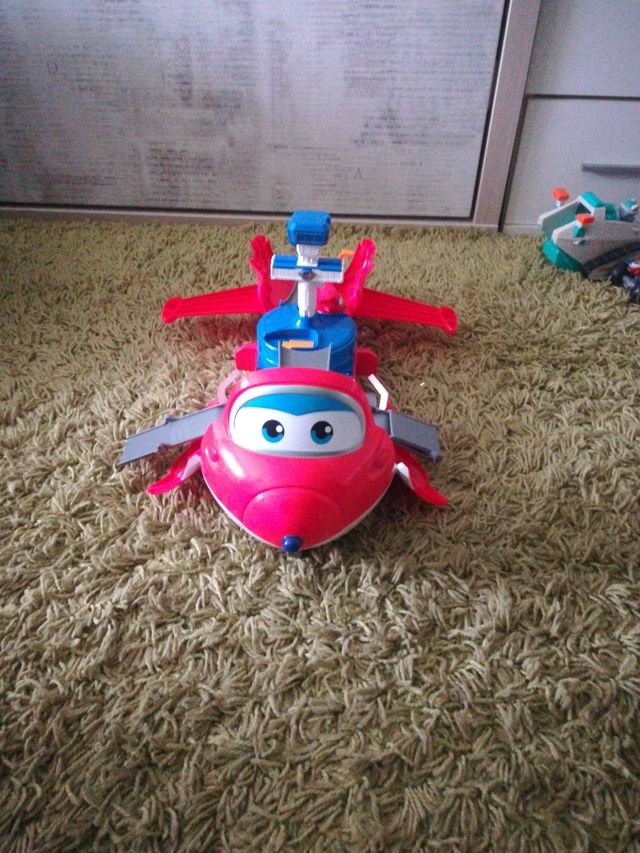 Avion de los SUPERWINGS