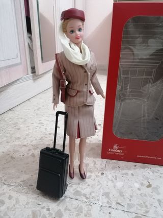 Barbie azafata fly emirates de segunda mano por 140 EUR en Cádiz en WALLAPOP