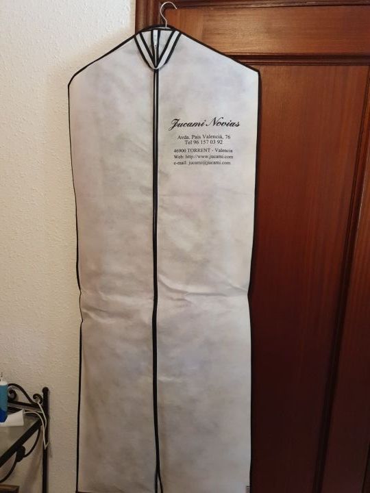 traje nuevo talla 44.