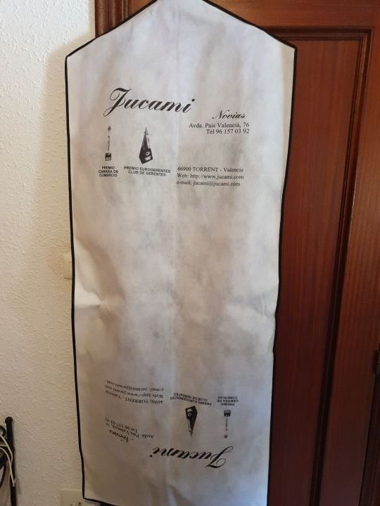 traje nuevo talla 44.