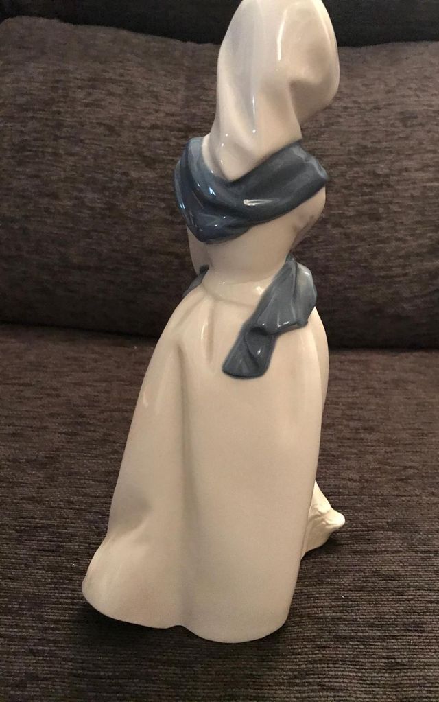 Figura porcelana Mirmasu en perfecto estado