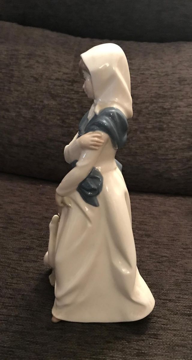 Figura porcelana Mirmasu en perfecto estado